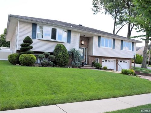 70 9th St, Wood-Ridge, NJ 07075-2112