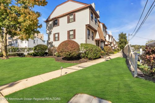 20 Pinckney Rd, Tinton Falls, NJ 07701-2163