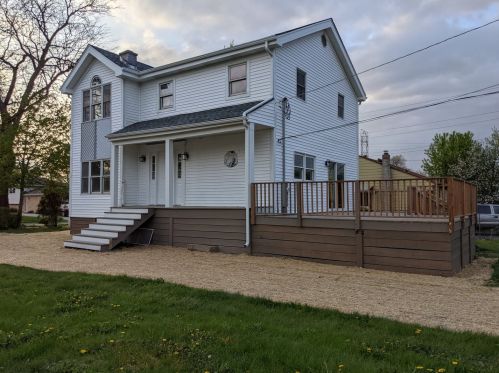 213 North End Ave, Elmhurst, IL 60126-1322