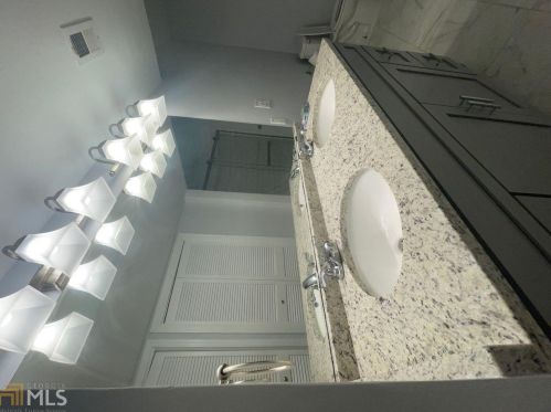 71 Montre Sq, Atlanta GA  30327-4044 exterior