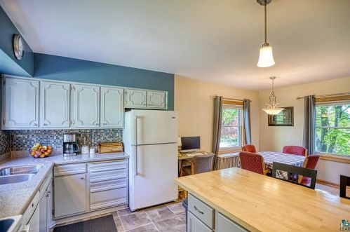 2425 Branch St, Duluth, MN 55812-2232