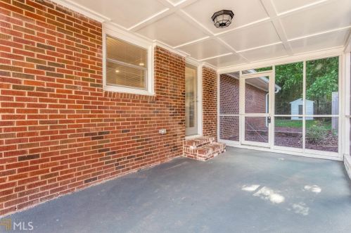 2580 Harris St, Atlanta GA  30344-2624 exterior