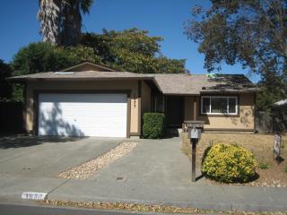 1877 Woodglen Ln, Vacaville, CA 95687-6127
