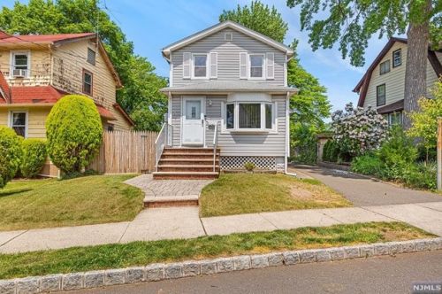 54 Shadyside Ave, Dumont, NJ 07628-3610