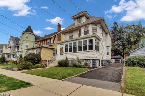 49 Riggs Pl, Town Center, NJ 07052-5211