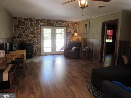 730 Grizzly Rd, Mathias, WV 26812-8281
