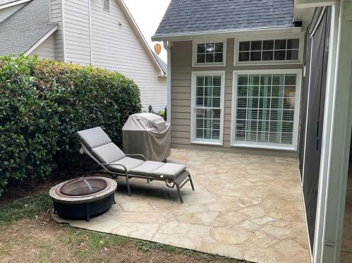1079 Queensgate Dr, Smyrna GA  30082-6400 exterior