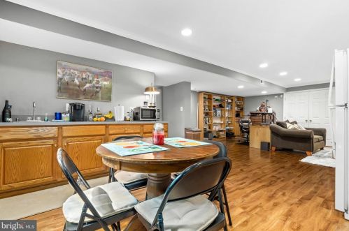 8006 Middlewood Pl, Springfield VA  22153-1928 exterior