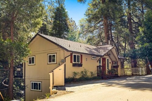 441 Clubhouse Dr, Twin Peaks, CA