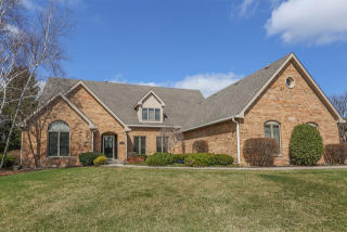 4114 White Eagle Dr, Naperville, IL 60564-9711