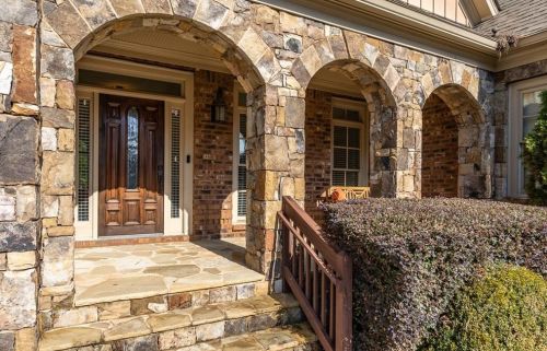 2212 Meadowvale Dr, Atlanta GA  30345-3543 exterior