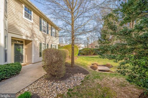 11402 Gate Hill Pl, Herndon, VA 20194-2043