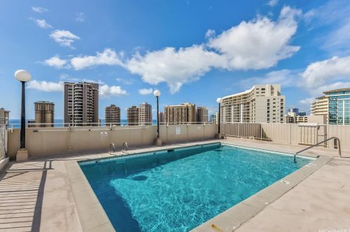 1925 Kalakaua Ave, Honolulu HI  96815-1827 exterior