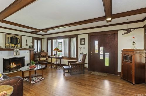 6268 Palm Ave, Riverside CA  92506-2021 exterior