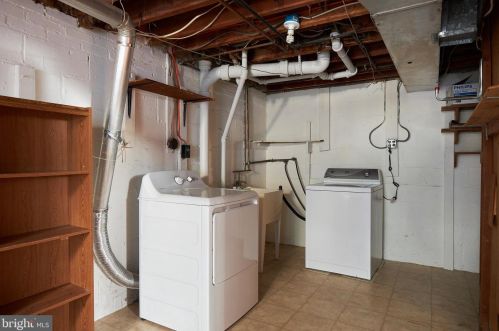 221 Dl Dr, Silver Spring MD 20910-1501 exterior