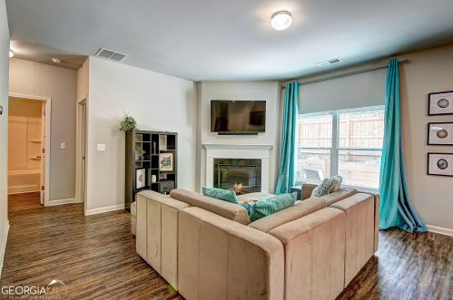 3843 Hempstead Way, Atlanta GA  30331-5268 exterior