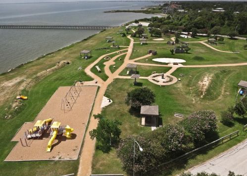 614 Pine Gully Rd, Taylor Lake Village TX  77586-1827 exterior