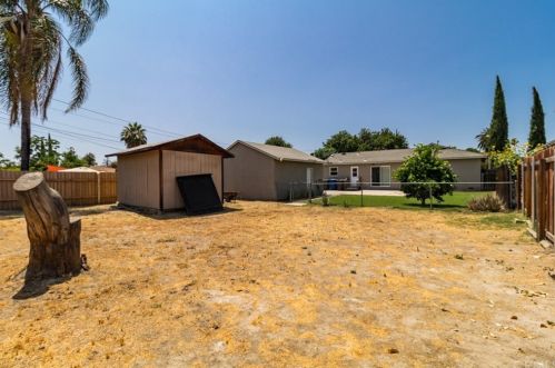 3835 Stansell Dr, Riverside CA  92501-1850 exterior