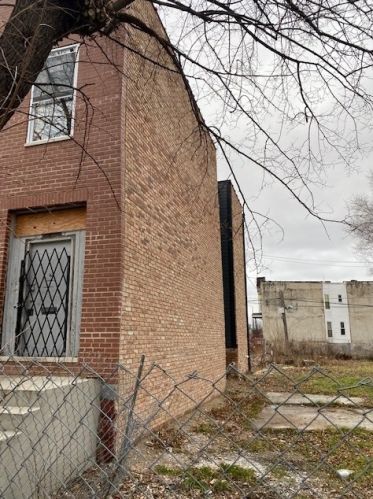 549 Sawyer Ave, Chicago, IL 60624-1526