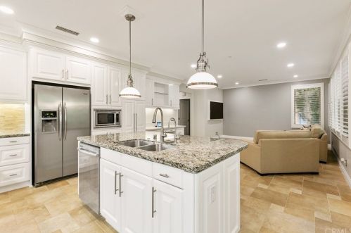 48 Bianco, Irvine CA  92618-0106 exterior