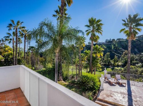 24050 Park Casino, Calabasas CA  91302-2536 exterior