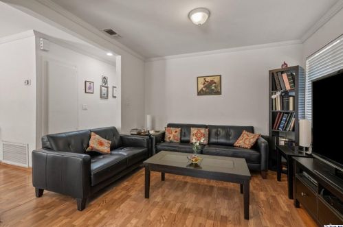 1998 Glenoaks Blvd, Glendale CA  91201-1644 exterior