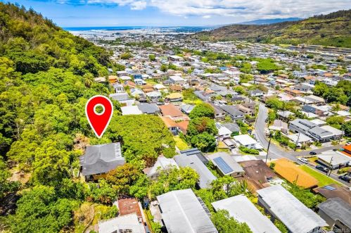 1570 Merkle St, Honolulu, HI 96819-3816