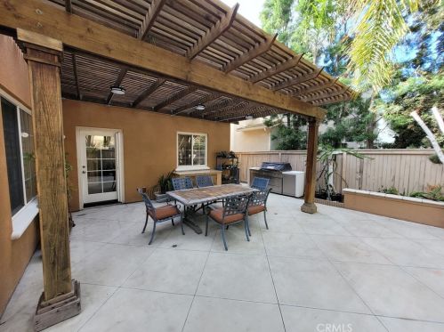 33 Commonwealth, Irvine CA  92618-7003 exterior