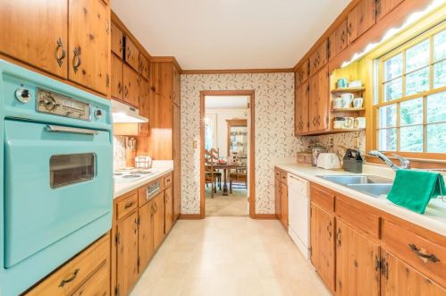 2408 Meadow Lark Dr, Atlanta GA  30344-4026 exterior
