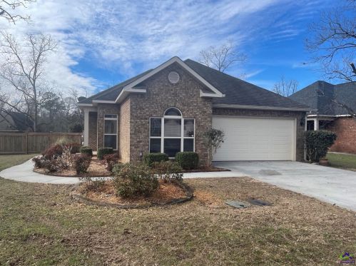 203 Greythorne Dr, Kathleen, GA 31047-5304