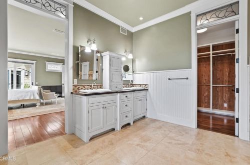 1746 Main St, Huntington Beach CA  92648-2723 exterior