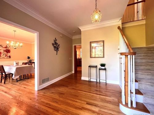 72 English Ln, Huntington, CT 06484-5363