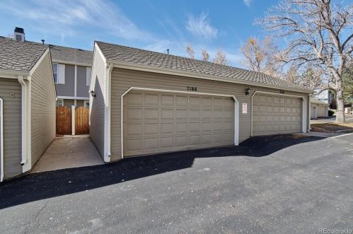 7166 Bentley Cir, Englewood CO 80112-1186 exterior