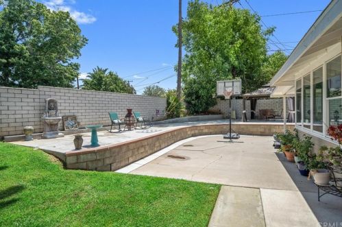 2321 Daventry Rd, Riverside CA  92506-1531 exterior