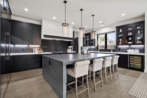 1575 Grant Rd, Los Altos CA  94024-6149 exterior