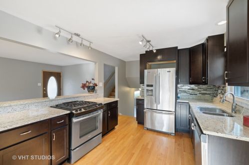1109 Walter St, Lemont IL  60439-3952 exterior