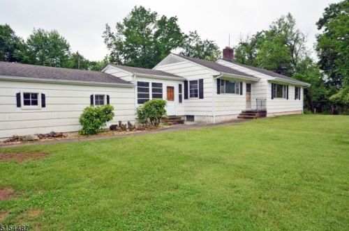 386 Van Holten Rd, Bridgewater, NJ 08807-1946
