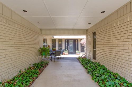 8812 Random Rd, Fort Worth, TX 76179-2724