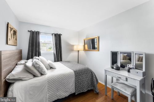 10 Gloucester Ln, Trenton NJ  08618-1006 exterior