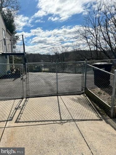 463 Juniata St, Lancaster PA  17602-4445 exterior