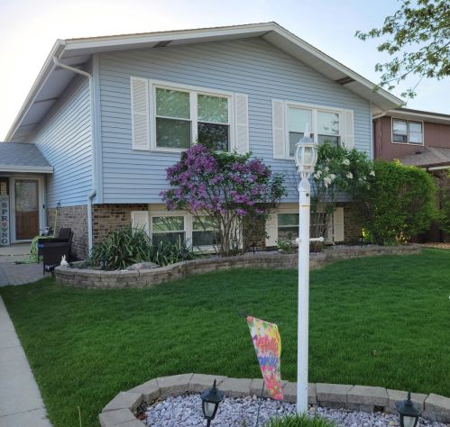 15554 Sierra Dr, Oak Forest, IL 60452-2744