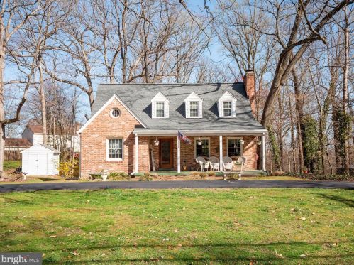 8321 Rolling Rd, Springfield, VA 22153-3505