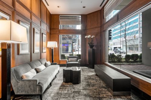 400 Ohio St, Chicago IL  60654-4542 exterior