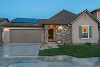 589 Renn Ave, Fresno, CA 93727-5585