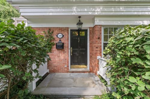 380 Cedar St, Northfield, IL 60093-4102