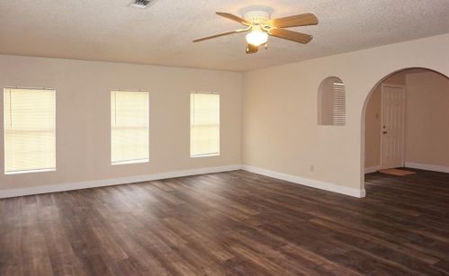 618 Meadowview Dr, Midlothian TX  76063-2161 exterior