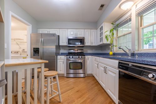 1288 Donegal Ct, Carol Stream IL  60188-6012 exterior