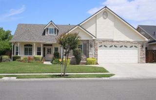 453 Powers Ave, Clovis, CA 93619-7556