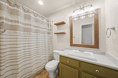 8408 Dixon Dr, Austin TX  78745-7515 exterior