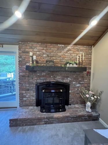 980 East St, Middletown, CT 06457-1713